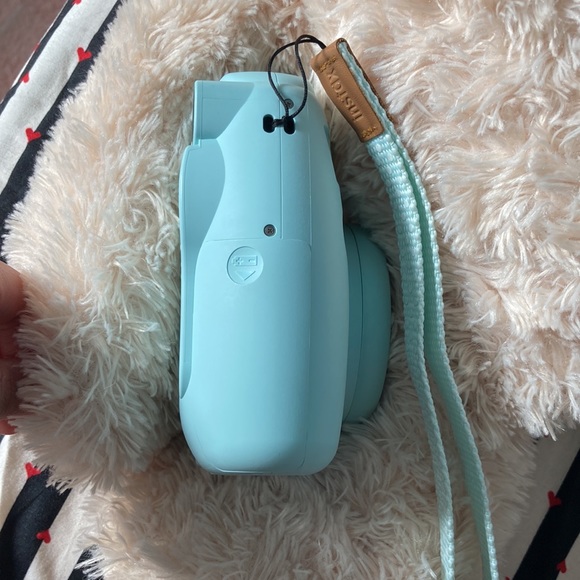 Fujifilm Instax Mini 9 with Case - Picture 5 of 11